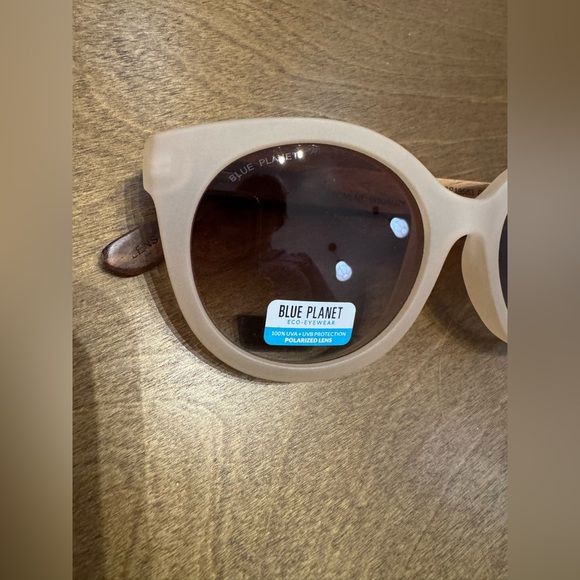 Blue planet eyewear recycled wood and plastic polarized sunglasses NWT - Picture 4 of 9